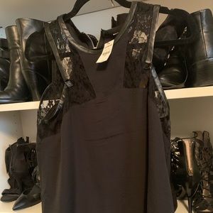 Express tank with lace detail